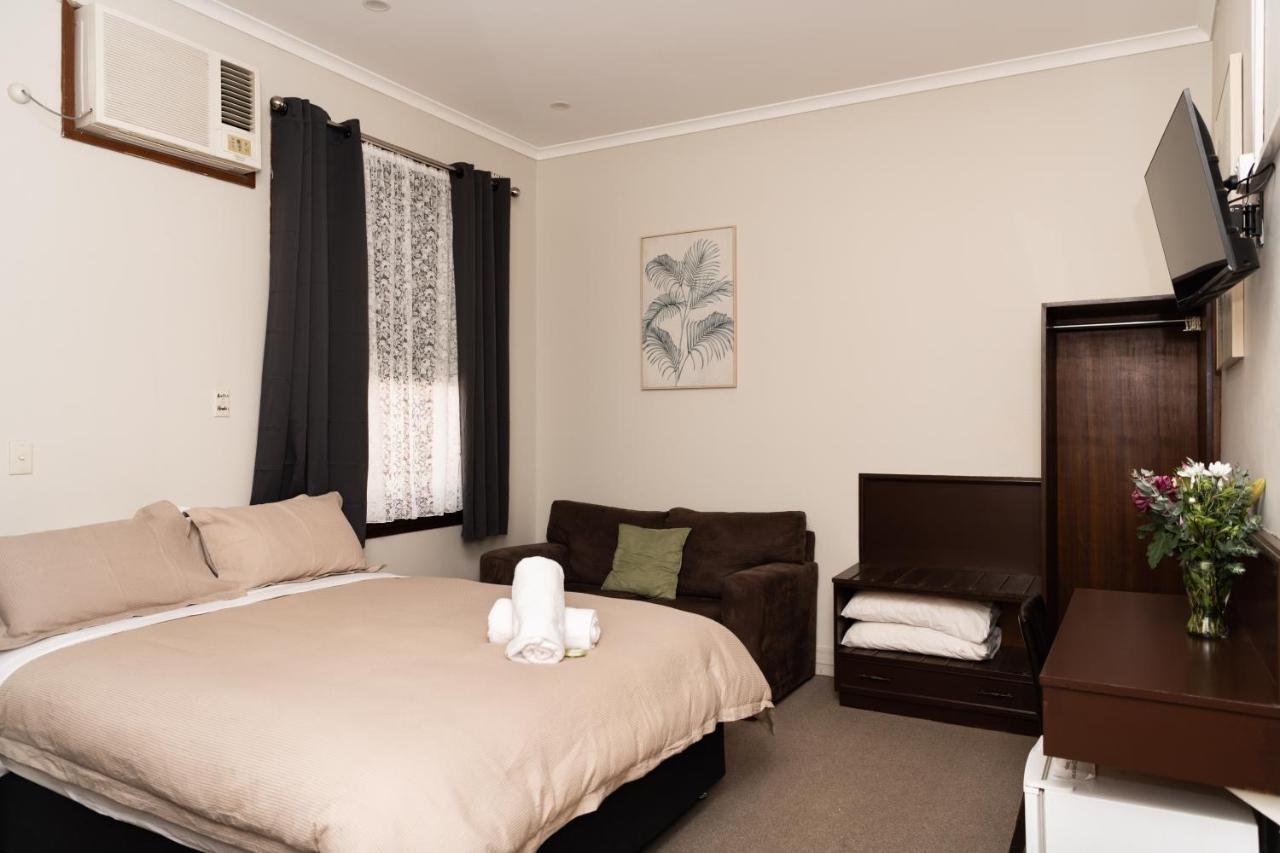 New Crown Hotel Motel Hay Exterior foto